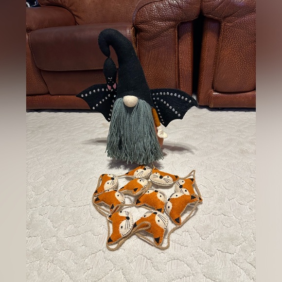 BUNDLE OFF TWO HALLOWEEN DECORATION COLOR ORANGE AND BLACK
